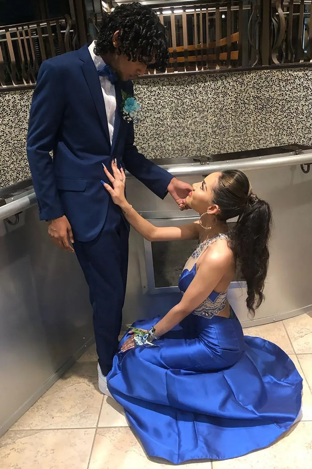 Dark Blue 2-Piece Notched Lapel Prom Suits